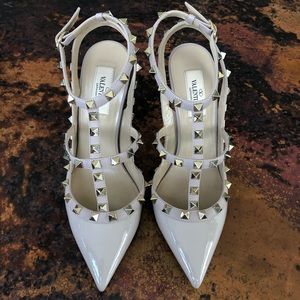 Worn once! Valentino Patent Rockstud Caged 38